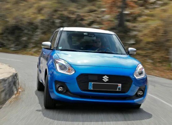 La Suzuki Swift en circulation sur route